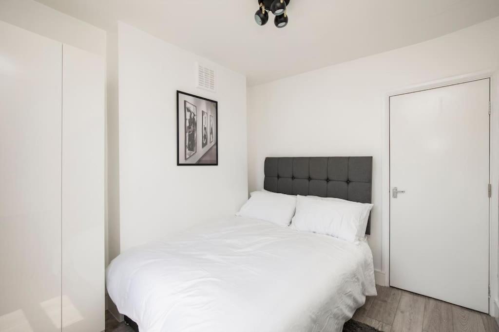 Apartamento Spacious Serenity In The Heart Of Londres